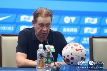体育视频直播-斯卢茨基：我对全队表现满意 米内罗出现不适伤病还未完全康复